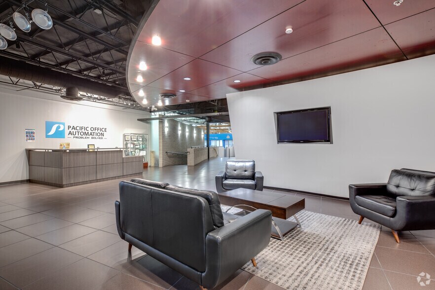 More Photos Of 4501 E McDowell Rd, Phoenix Showroom For Sale