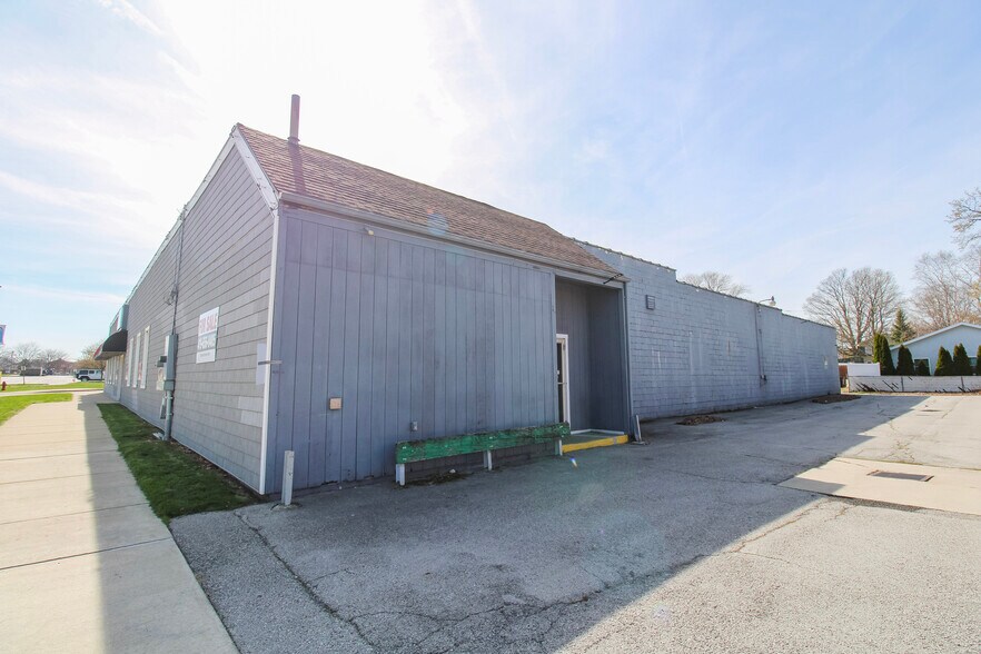 More Photos Of 125 Main St, Huron Bowling Alley For Sale