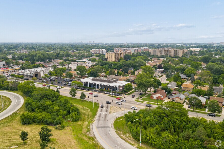More Photos Of 7101 N Cicero Ave, Lincolnwood Office For Lease