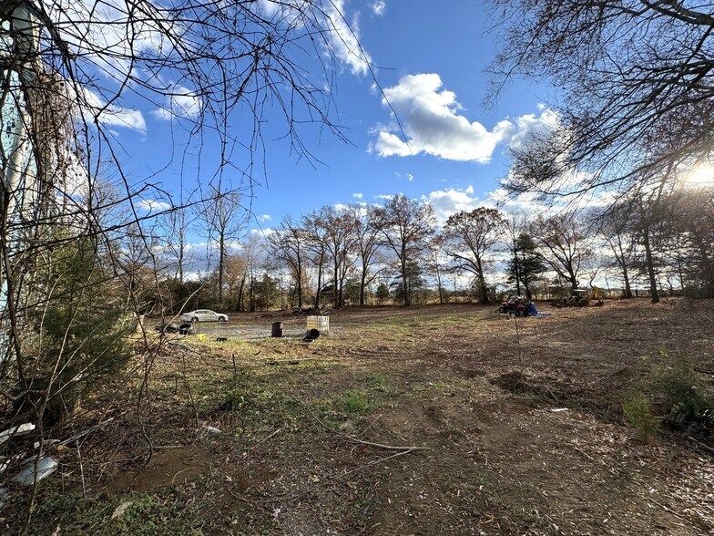 More Photos Of 4065 Metro 41A Hwy, Normandy Service For Sale