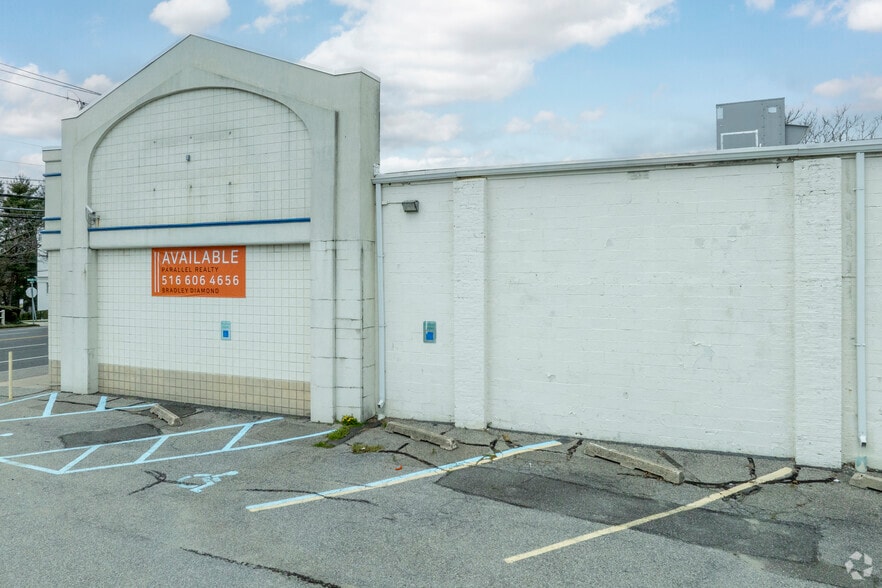 More Photos Of 1140 Willis Ave, Albertson Storefront For Sale