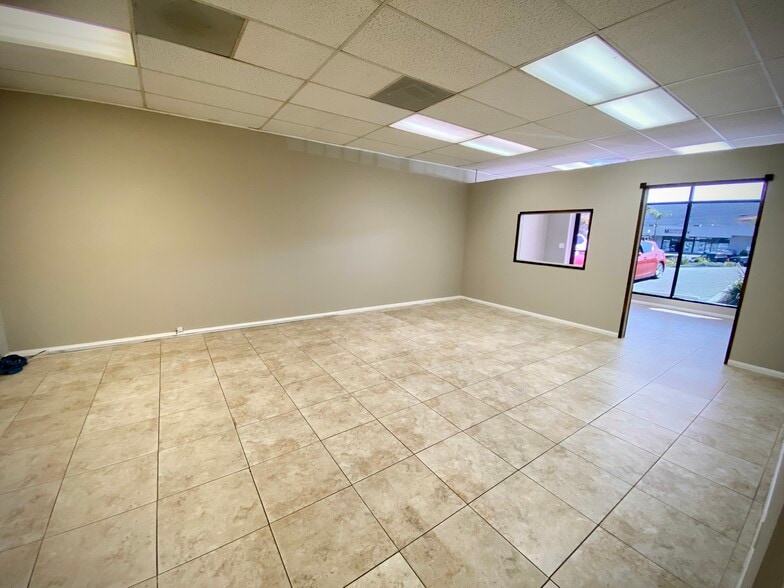 More Photos Of 3857 Foothill Blvd, La Crescenta Unknown For Lease