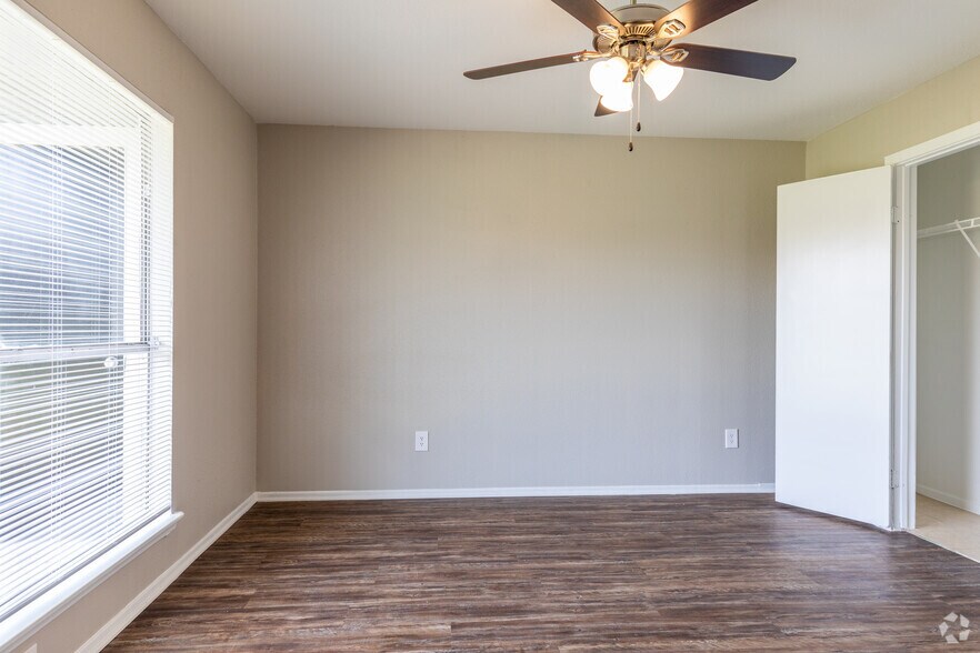 More Photos Of 1010 Magnolia Dr, Freeport Apartments For Sale