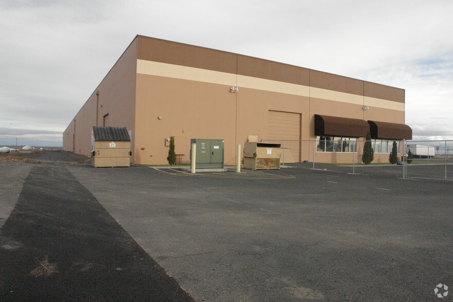 More Photos Of 5803 Patton Blvd, Moses Lake Warehouse For Lease