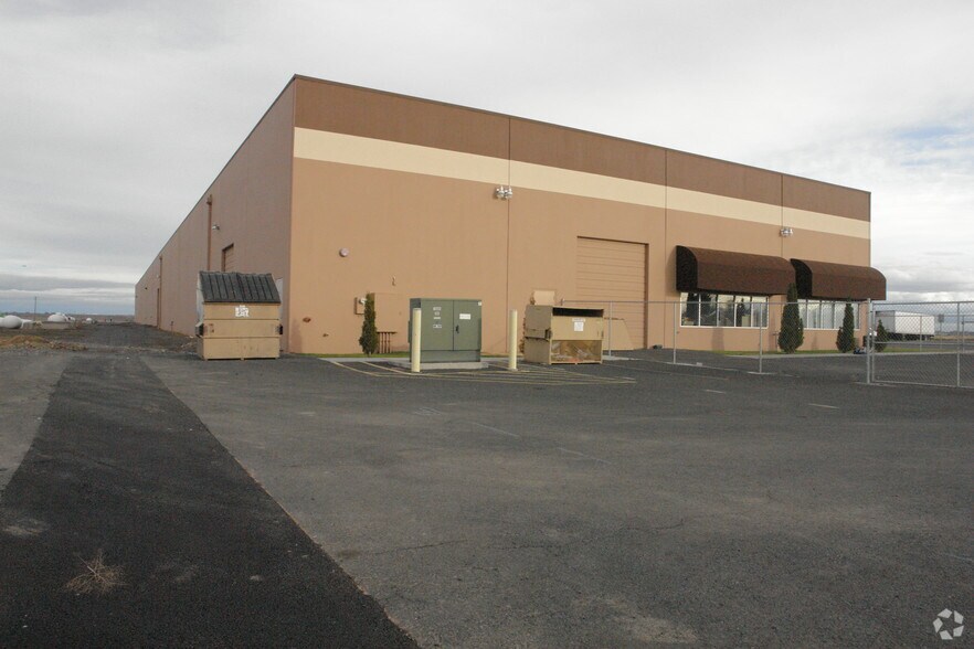 More Photos Of 5803 Patton Blvd, Moses Lake Warehouse For Lease