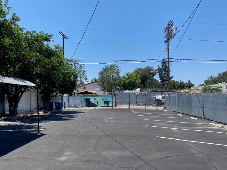 More Photos Of 7225 Alabama Ave, Canoga Park Office For Lease