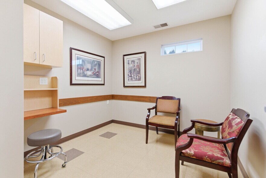 More Photos Of 3208 College Dr, Louisville Office For Sale