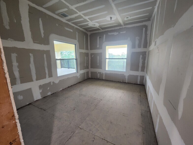 More Photos Of 2641 Fruitville Rd 0, Sarasota Medical For Sale