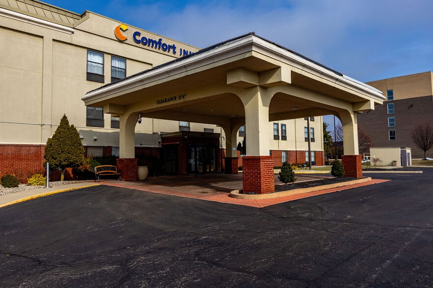 More Photos Of 4640 Creek Rd, Blue Ash Hotel For Sale