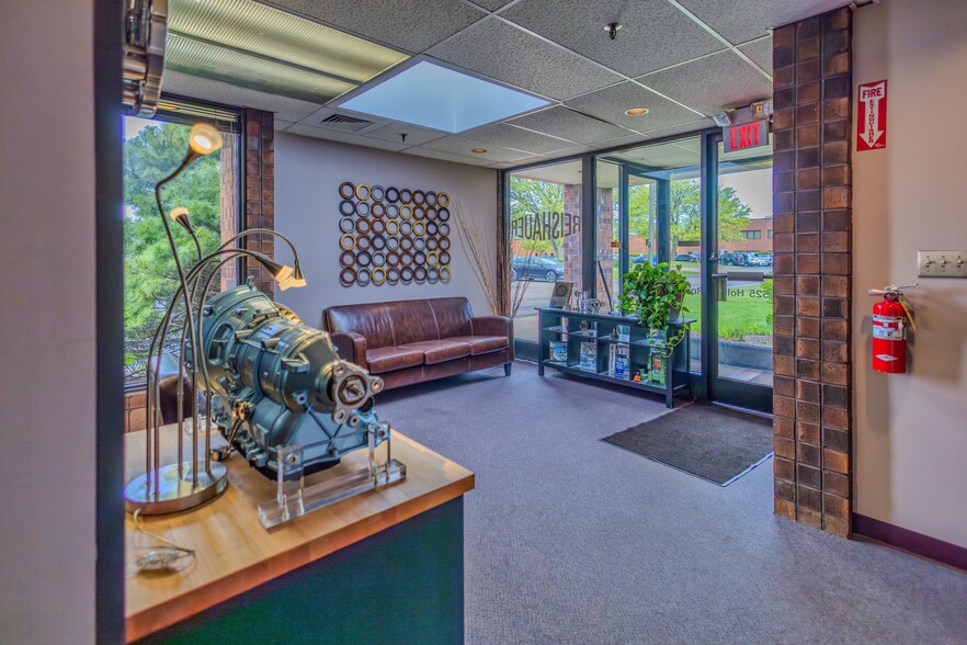 More Photos Of 1525 Holmes Rd, Elgin Industrial For Sale
