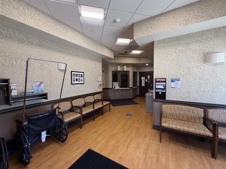 More Photos Of 801 W Bristol St, Elkhart Medical For Lease