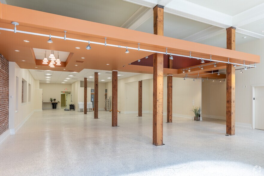 More Photos Of 181-195 High St NE, Salem General Retail For Sale