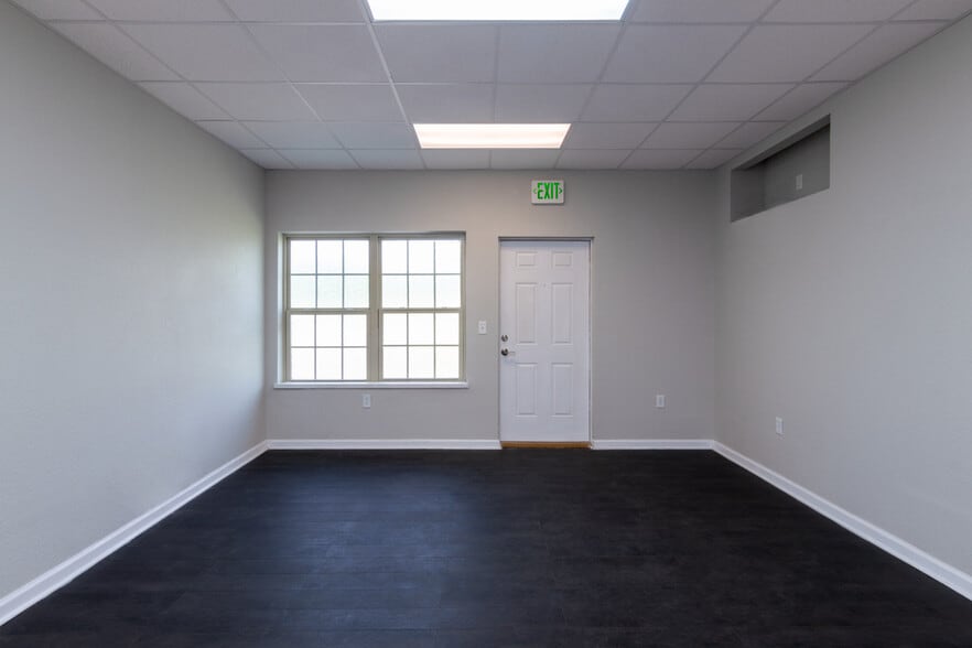 More Photos Of 2000 N Pace Blvd, Pensacola Auto Dealership For Sale