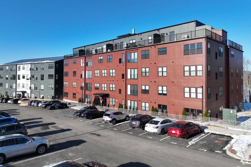 More Photos Of 18-30 Edgewater Pl, Beacon Apartments For Sale