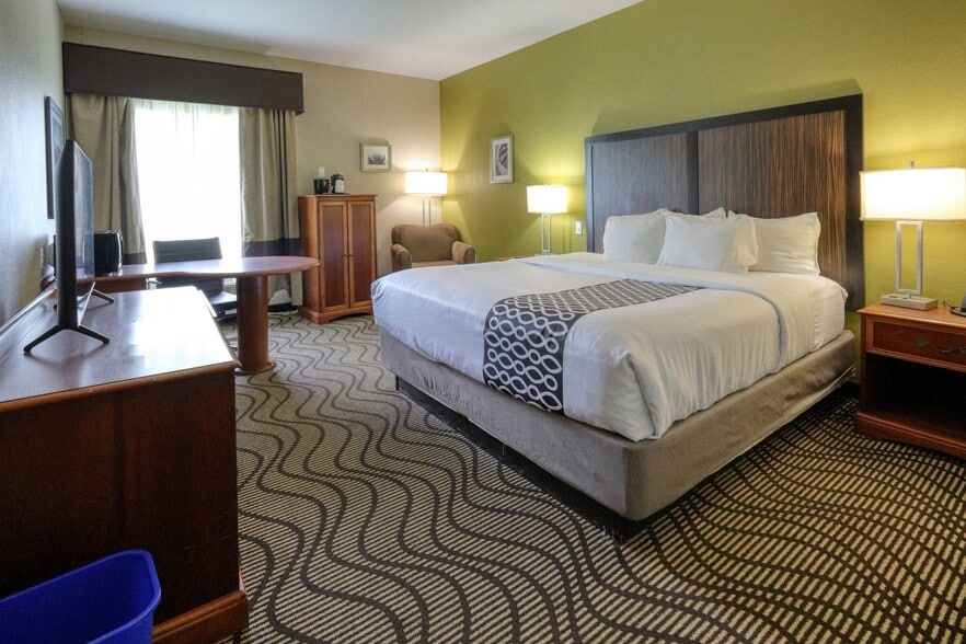 More Photos Of 10446 Interstate 37, Corpus Christi Hotel For Sale