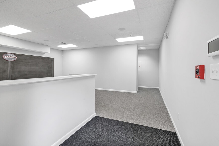 More Photos Of 324 Elm St, Monroe Medical For Sale