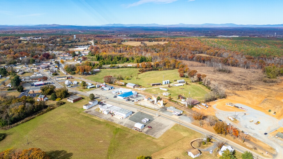 More Photos Of 1336 Main St, Dillwyn Auto Dealership For Sale