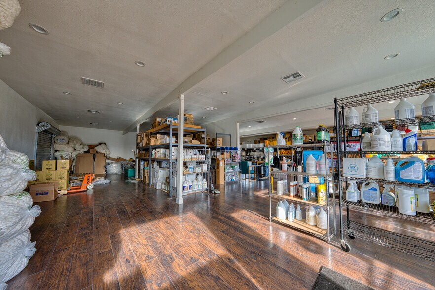 More Photos Of 14802 Lakeshore Dr, Clearlake Storefront For Sale