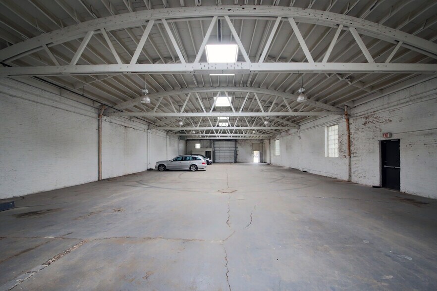 More Photos Of 900 W Cermak Rd, Chicago Warehouse For Lease