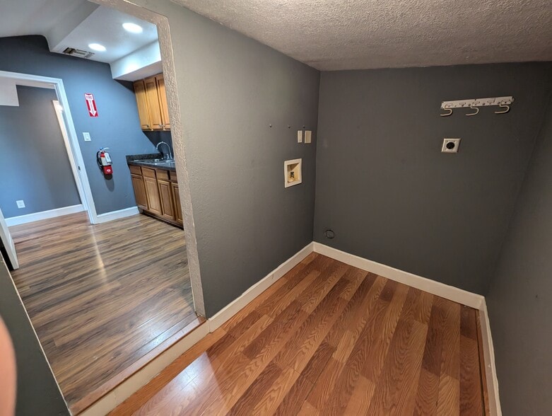 More Photos Of 1901 W Sligh Ave, Tampa Office For Sale