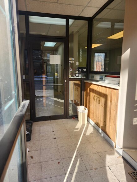 More Photos Of 477-479 Main St E, Hamilton Office For Sale