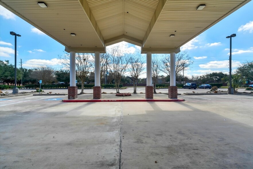 More Photos Of 20417 S University Blvd, Missouri City Schools For Lease