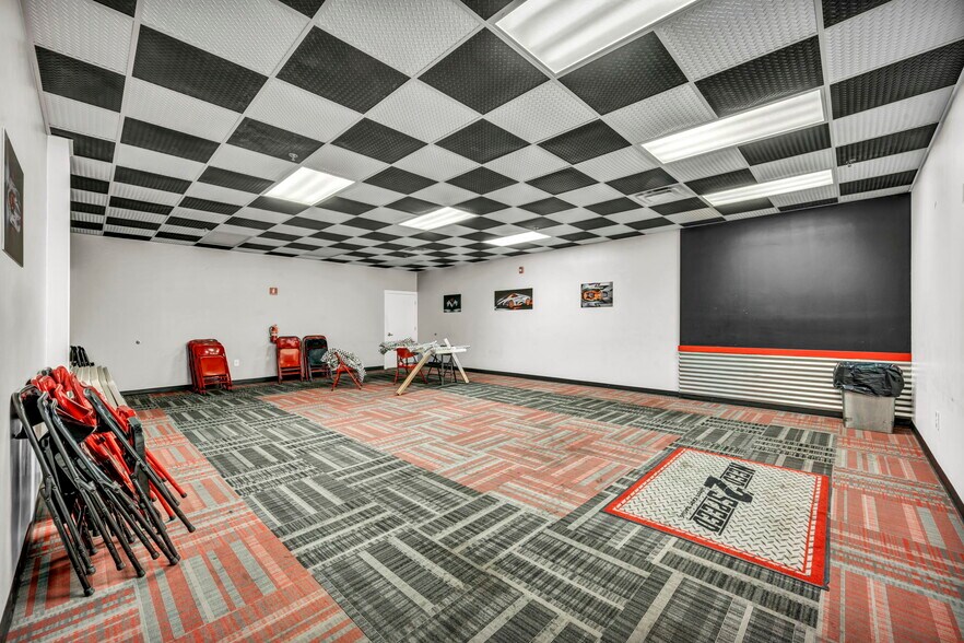 More Photos Of 6895 Sierra Center Pky, Reno Department Store For Lease