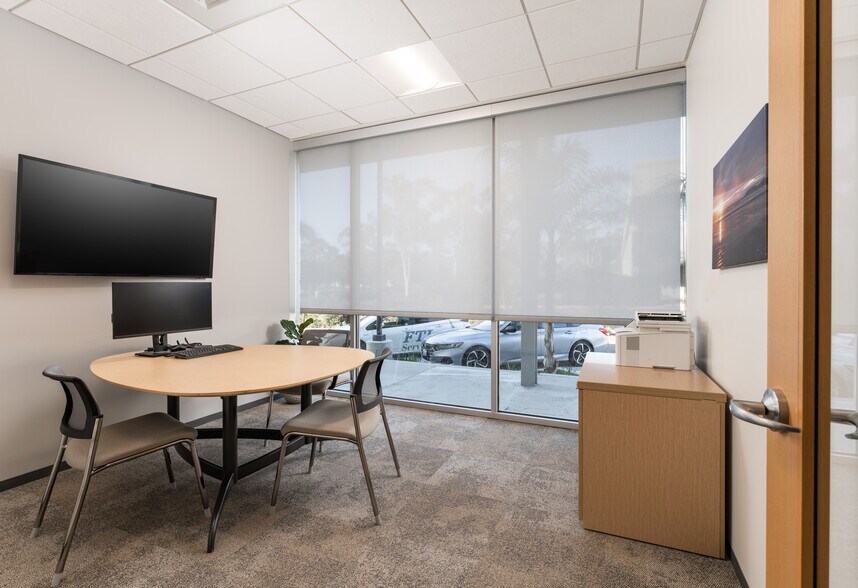 More Photos Of 130 Robin Hill Rd, Goleta Loft Creative Space For Lease