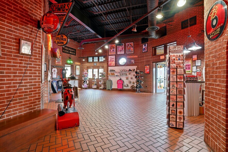 More Photos Of 3584 Parkway, Pigeon Forge Restaurant For Lease