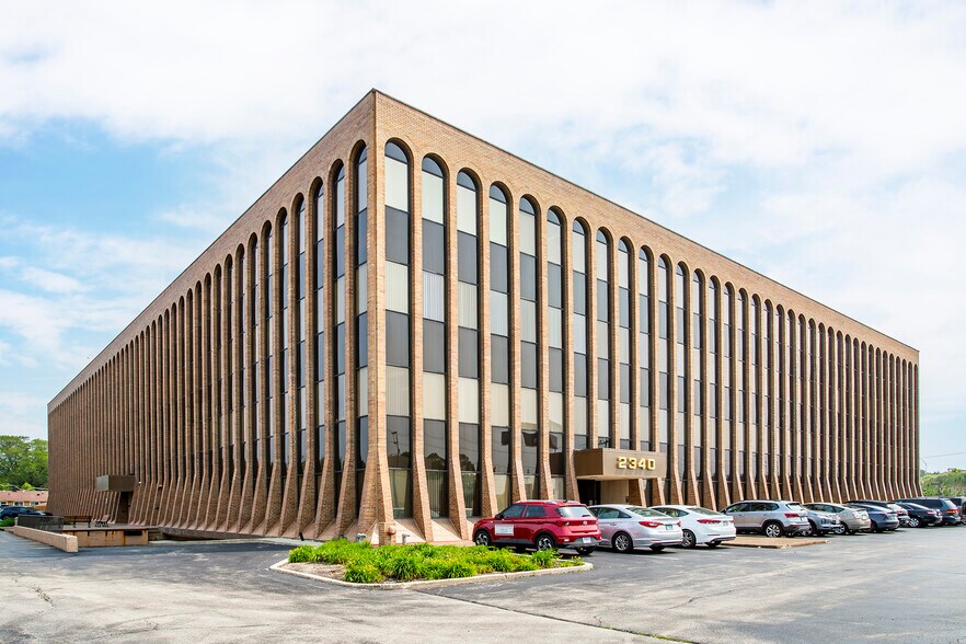 More Photos Of 2340 S River Rd, Des Plaines Office For Lease