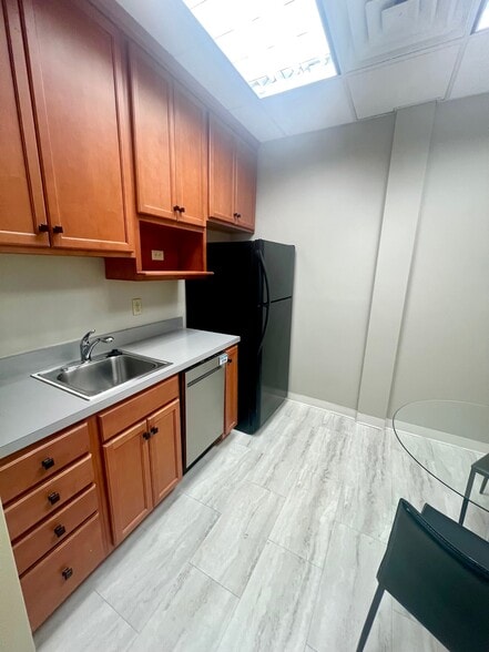 More Photos Of 213 Overlook Cir, Brentwood Office For Lease