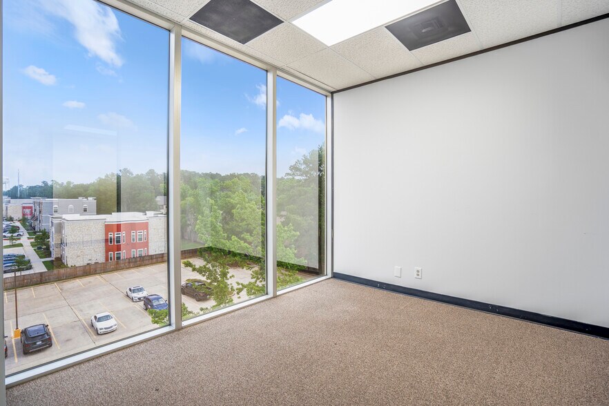 More Photos Of 1110 N Loop 336 W, Conroe Office For Lease