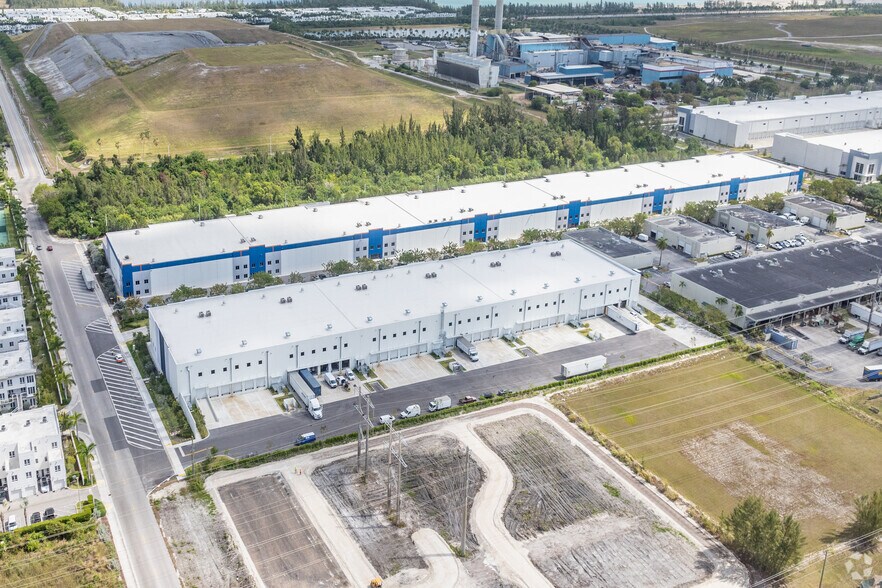 More Photos Of 6451 NW 102nd Ave, Doral Distribution For Lease