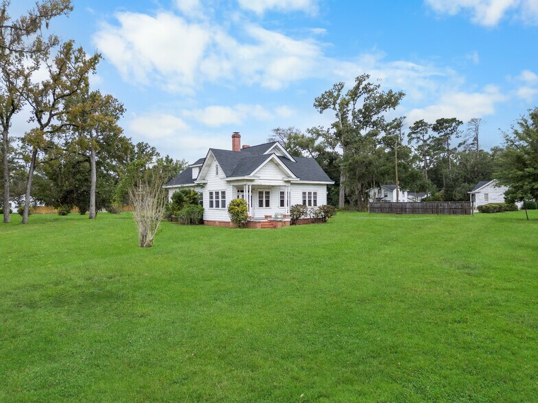 More Photos Of 11026 Ford Ave, Richmond Hill Specialty For Sale