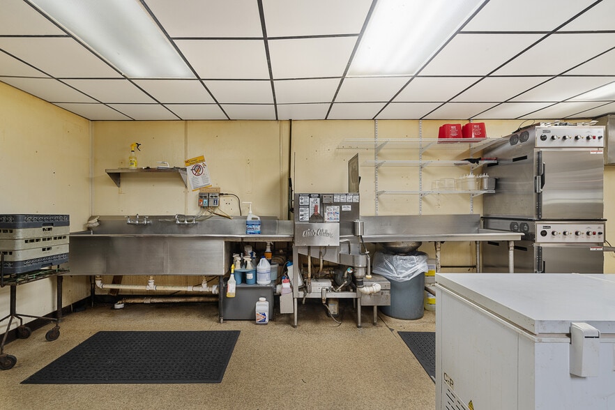 More Photos Of 2117 S 34th St, Kansas City Restaurant For Sale