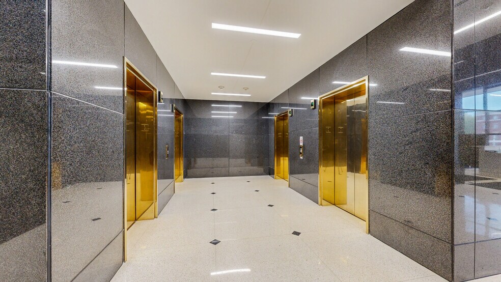 More Photos Of 111 W State St, Mason City Office For Lease