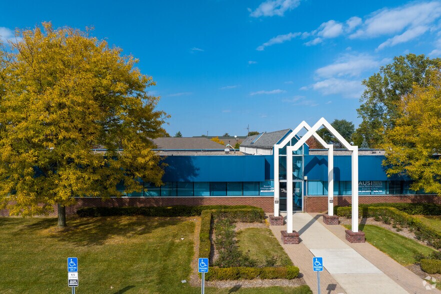 More Photos Of 37300 Dequindre Rd, Sterling Heights Medical For Lease