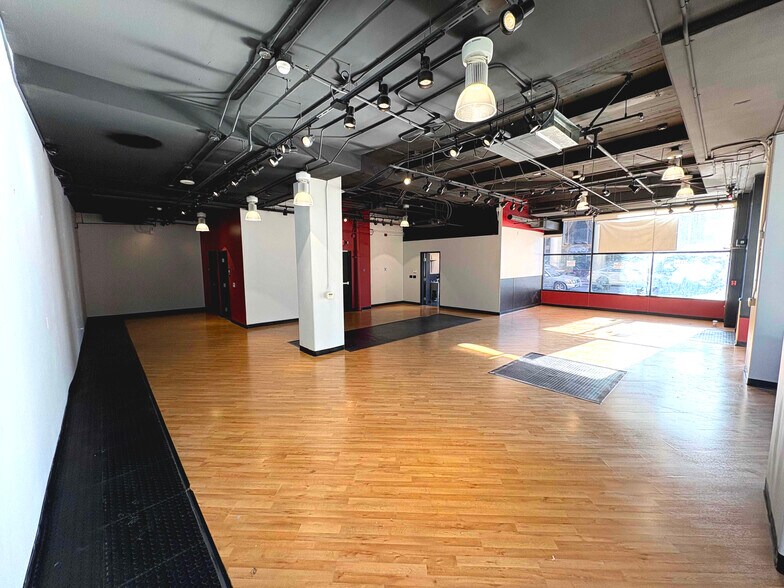 Primary Photo Of 215 W 7th St, Los Angeles Apartments For Lease