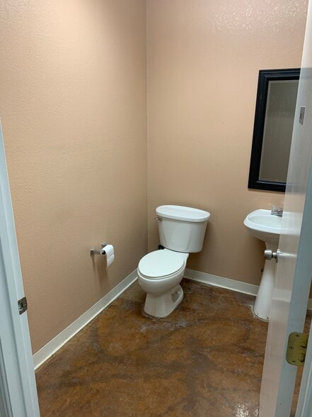 More Photos Of 12708 Montana Ave, El Paso Warehouse For Lease