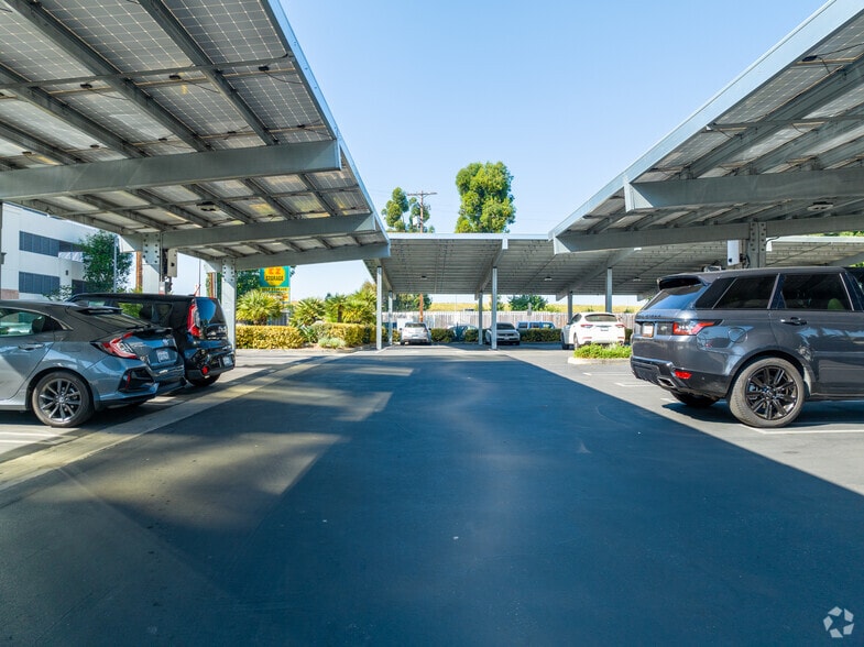 More Photos Of 5805 Sepulveda Blvd, Sherman Oaks Office For Lease