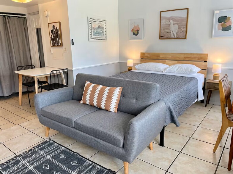 More Photos Of 1064 Broadway, Dunedin Hotel For Sale