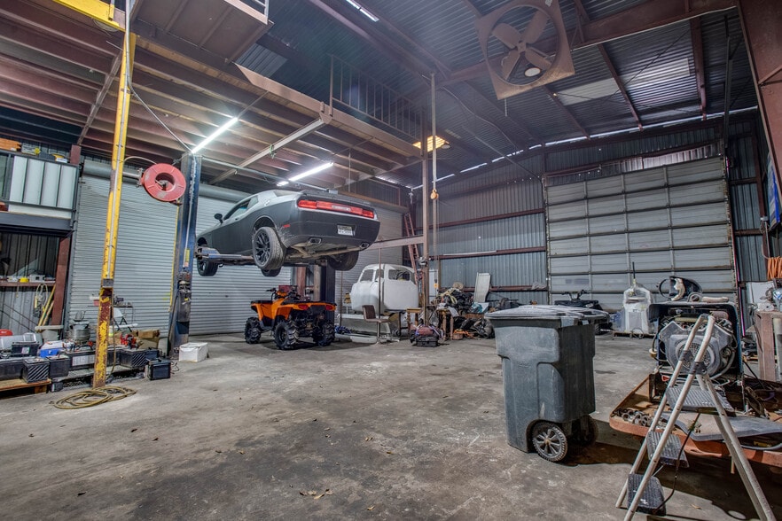 More Photos Of 113 Pin Oak Dr, Highlands Contractor Storage Yard For Sale