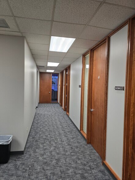 More Photos Of 317 W Walnut St, Green Bay Office For Lease