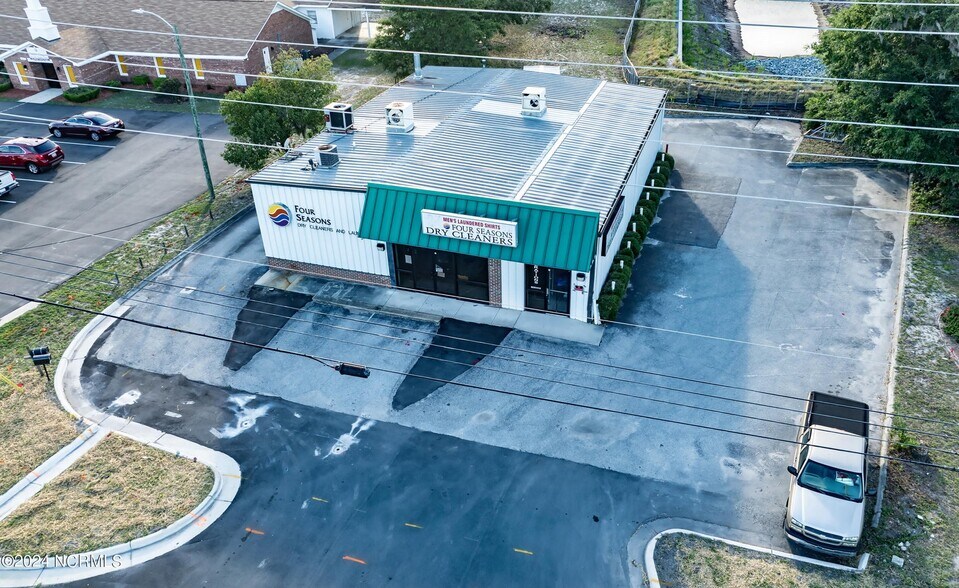 More Photos Of 7015 Market St, Wilmington Freestanding For Sale