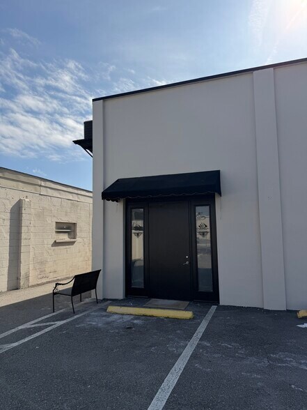 More Photos Of 138 W Robertson St, Brandon Loft Creative Space For Lease