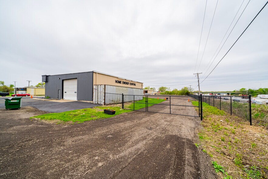 More Photos Of 20604 Burl Ct, Joliet Manufacturing For Sale