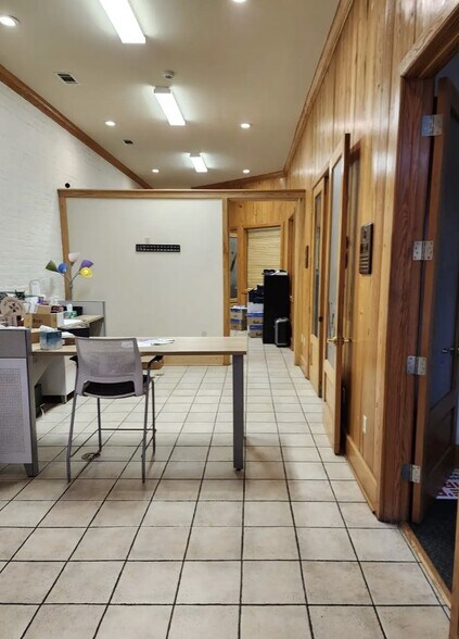 More Photos Of 203 E Thomas St, Hammond Office For Sale