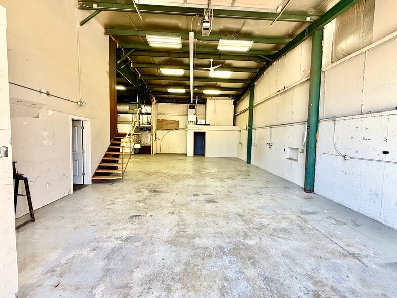 More Photos Of 1805 Industrial Park Dr, Normal Light Distribution For Lease