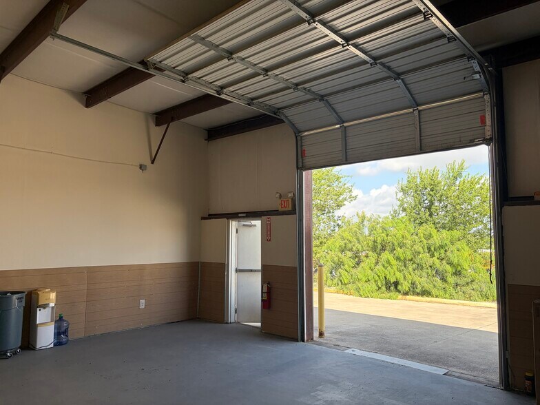 More Photos Of 13630 Immanuel Rd, Pflugerville Light Manufacturing For Lease