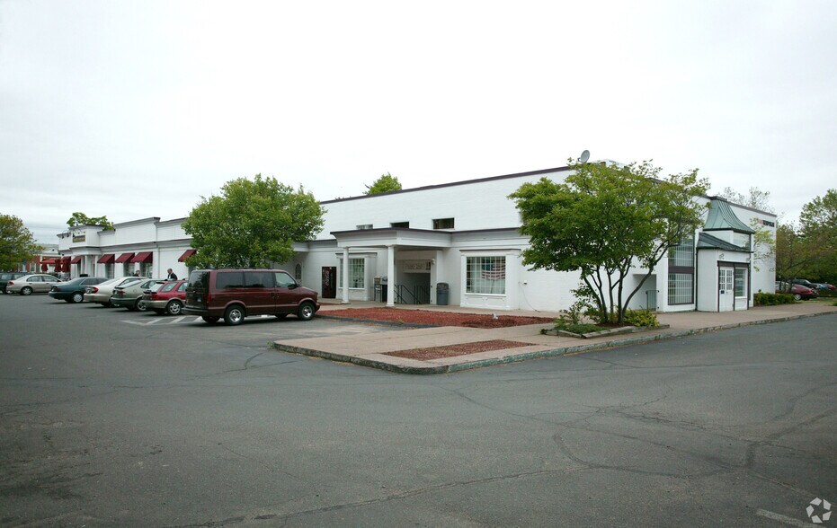 More Photos Of 2450 Main St, Glastonbury Unknown For Lease